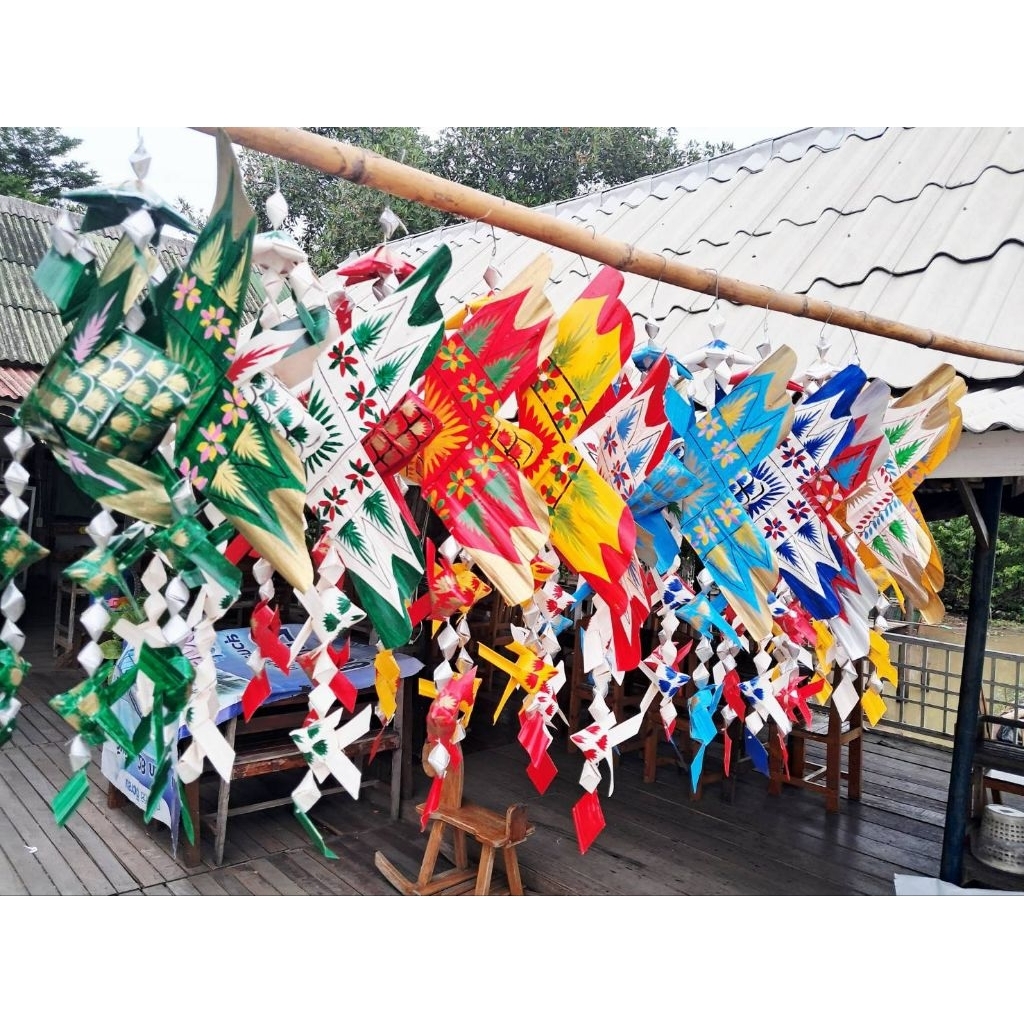 ปลาตะเพียนสาน สีสันสวยงามสดใส  ขนาดกลาง ลูกปลา 6 ตัว ของขวัญของฝาก ภูมิปัญญาท้องถิ่น