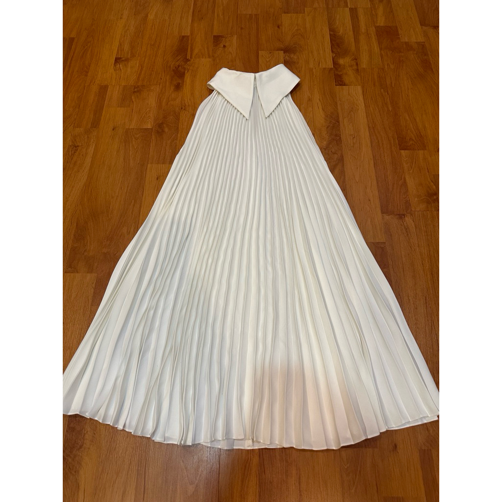 NICHp : Emily short dress เดรสสั้น อัดพลีท สีออฟไวท์ แบรนด์ NICHp