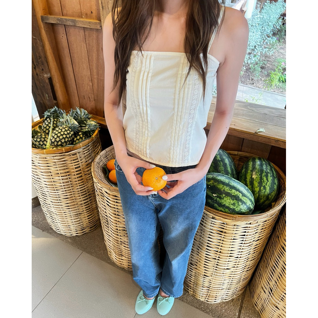 Evelyn top - เสื้อสายเดี่ยว ตกแต่งคั่นลูกไม้