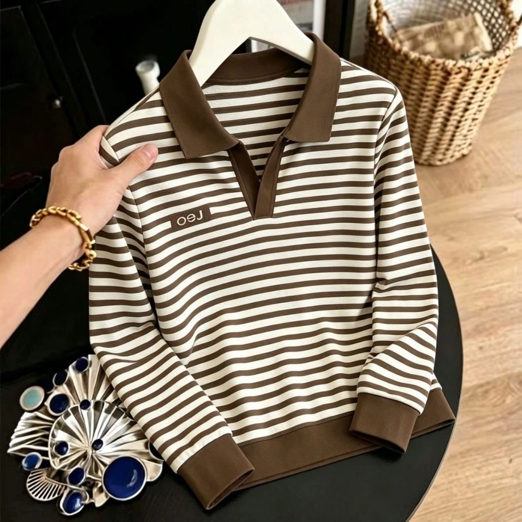 เสื้อโปโลแขนยาวไซส์ใหญ่รุ่นใหม่สำหรับสุภาพสตรีวัยผู้ใหญ่ (ฤดูใบไม้ร่วงปี 2026): ดีไซน์ลายทางสุดเก๋ ช่วยพรางหุ่นให้ดูเพรี
