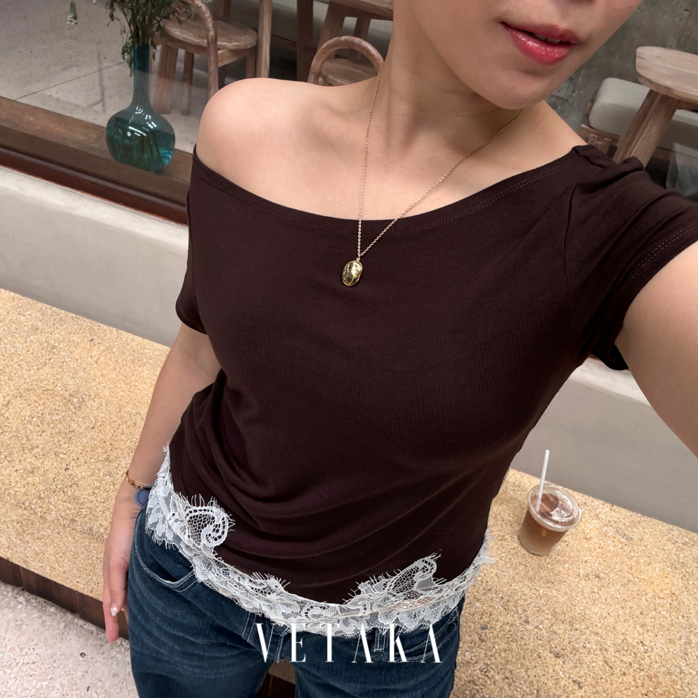 VETAKA Lace boat neck tee (เสื้อยืดคอปาด ใส่แบบปาดไหล่ได้ แต่งชายลูกไม้)