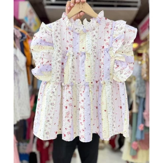 ป้าย Lilly เสื้อผ้าคอจีบต่อชั้นระบายแขน 2 ชั้น ผ้าบับเบิ้ลพิมพ์ลาย อก 41 นิ้ว ยาว 23 นิ้ว