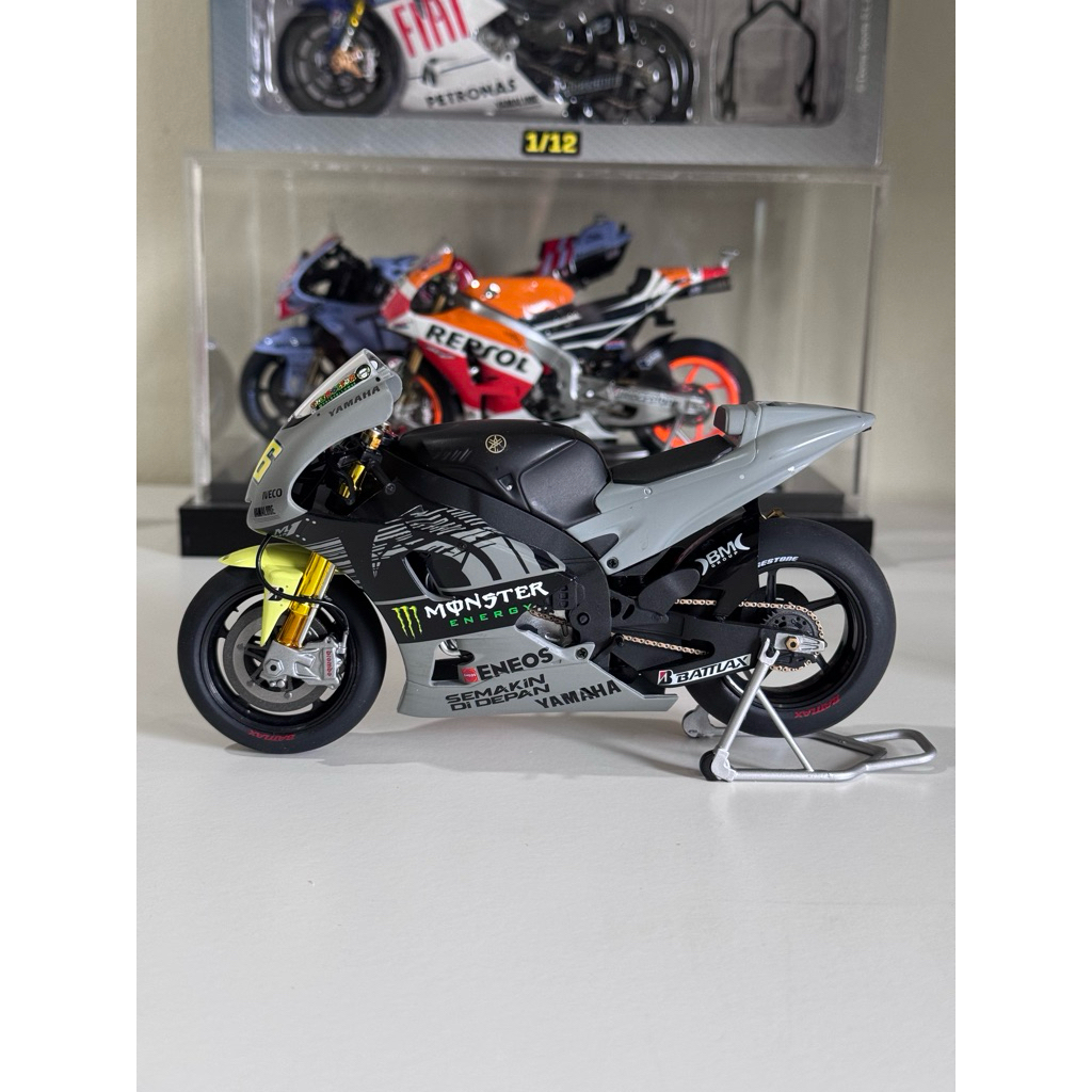 โมเดล Valentino Rossi Yamaha YZR-M1 (Sepang Test 2013) 1/12