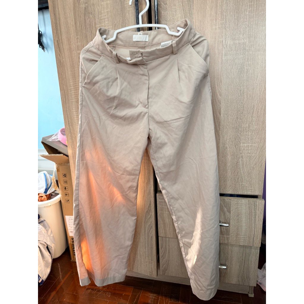 (ส่งต่อ-พร้อมส่ง)กางเกงผู้หญิง H&M แท้💯 สีเบจ ไซส์ 160/68 ไม่มีตำหนิ