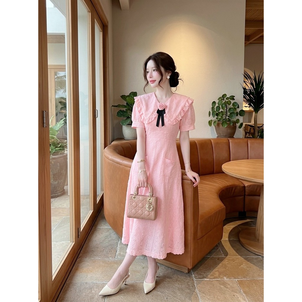 NITTAYA] D2731 ชุดเดรสกระโปรงยาวคอวีปกแต่งระบายแขนสั้นเข็มกลัดโบว์ผ้าลายปักเรียบหรูดูแพงผู้ดี ใส่ออกงาน ดินเนอร์ งานมงคล