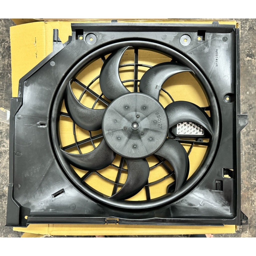 BMW พัดลมไฟฟ้า เครื่อง M43 N42 รุ่น E46 l OE No. 17 11 7 561 757