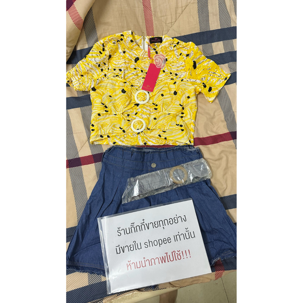 เซทไซส์เอ็ม..ป้ายติดแอล..เสื้อครอปแต่งปักลายกล้วยสีเหลืองกับกางเกงยีนส์ขาสั้นป้ายWidelia@realมือหนึ่