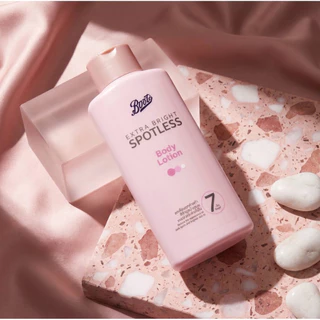 โลชั่นทาตัวผิวขาวกระจ่างใส Boots Extra Bright spotless 250 mL