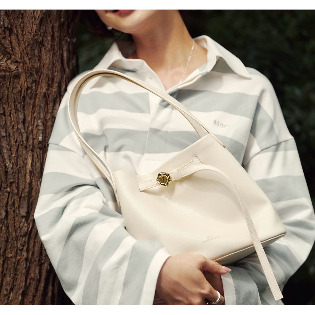 (พร้อมส่ง)Newกระเป๋าMitr x Chato Studio Bucket bag สี รูปที่ 2