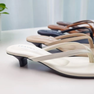 LEAVESSHOES รองเท้าส้นสูงคีบแฟชั่นผู้หญิง รุ่น SIMMER ส้นสูง 1 นิ้ว รองเท้าผู้หญิงมีส้น แบบสวม