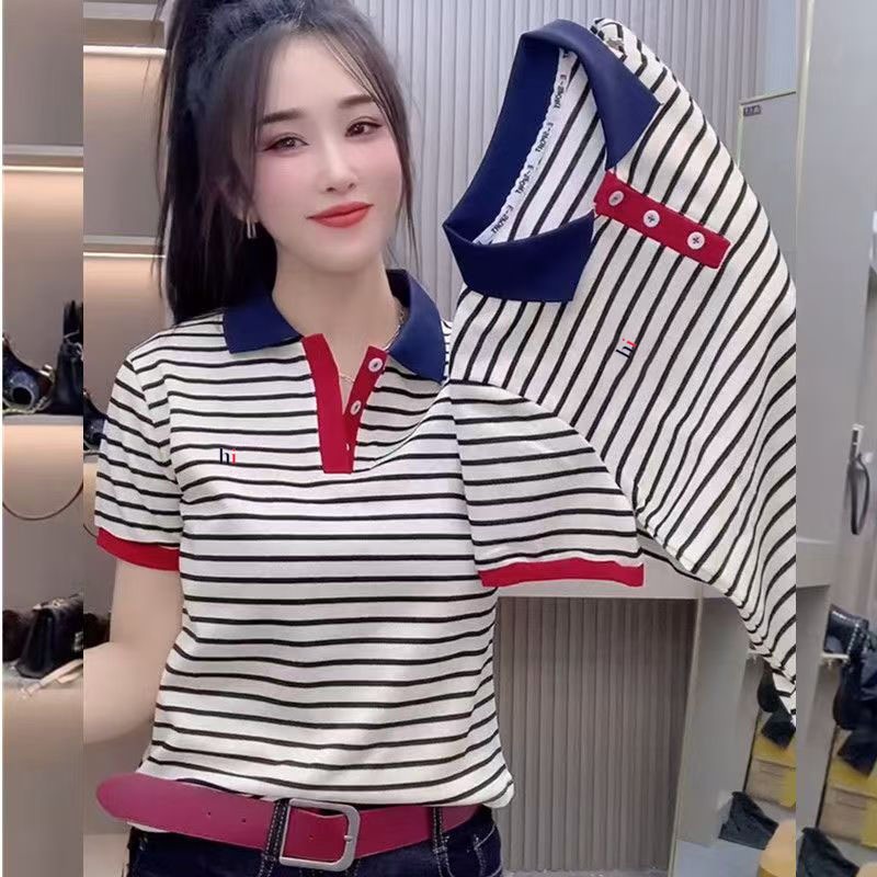 เสื้อโปโลแขนสั้นลายทางสีสันสดใสสำหรับผู้หญิง ดีไซน์เก๋ไก๋ ใช้งานได้หลากหลาย เหมาะสำหรับฤดูร้อน สไตล์ใหม่ที่ดูอ่อนเยาว์แล