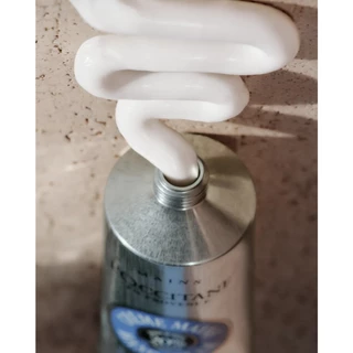 L'Occitane Shea Butter and Almond Hand Cream 30 ml Set แฮนด์ครีมเชียร์บัตเตอร์และอัลมอนด์ 30 มล.
