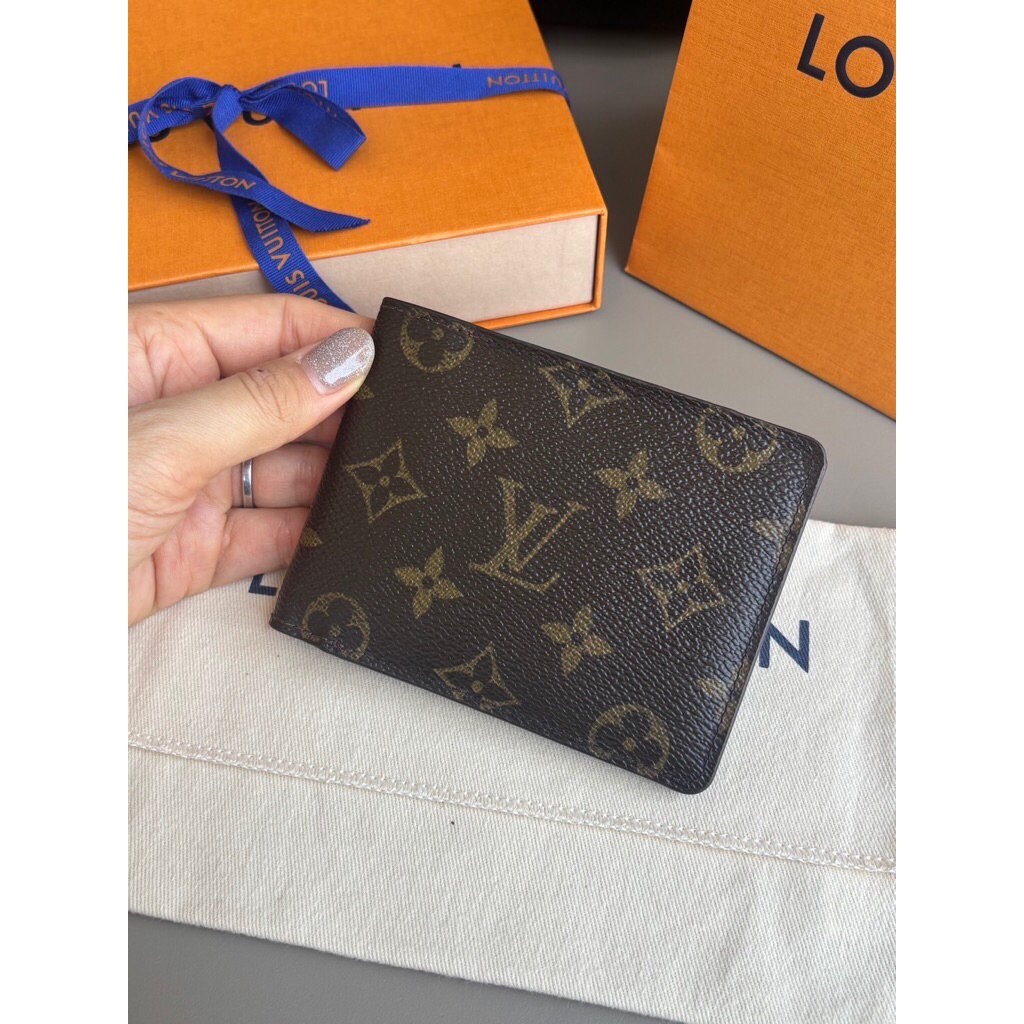 Lv Men wallet 5,490.- มือสองของแท้💯ค่ะ (รบกวนทั่กแชทก่อนสั่งค่ะ)