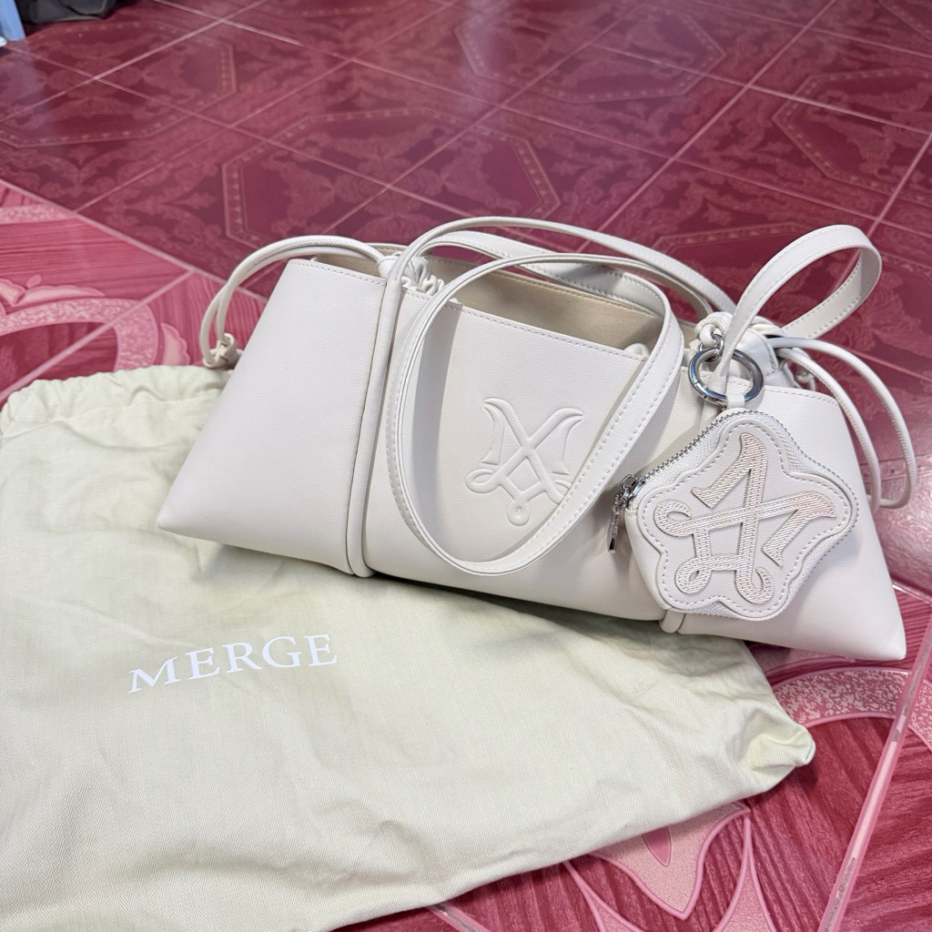 ส่งต่อ กระเป๋า Merge Official - Merge It Bag 26 อุปกรณ์ครบ cloud dance ขอภาพเพิ่มได้ค่ะ