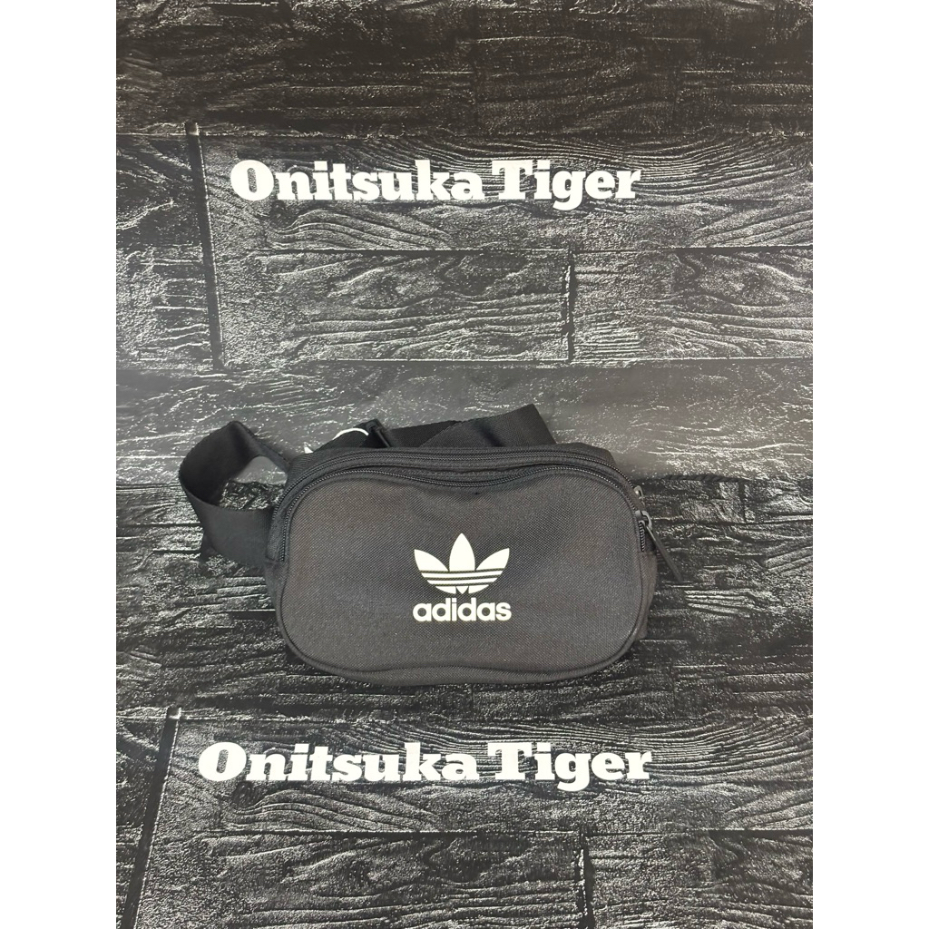 มือสอง กระเป๋าคาดอก Adidas  ของแท้ 100% สภาพดี