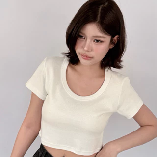 U Crop - เสื้อครอปคอยู ผ้าคอตตอน ครอปพอดีตัว (ครอปคอยู)