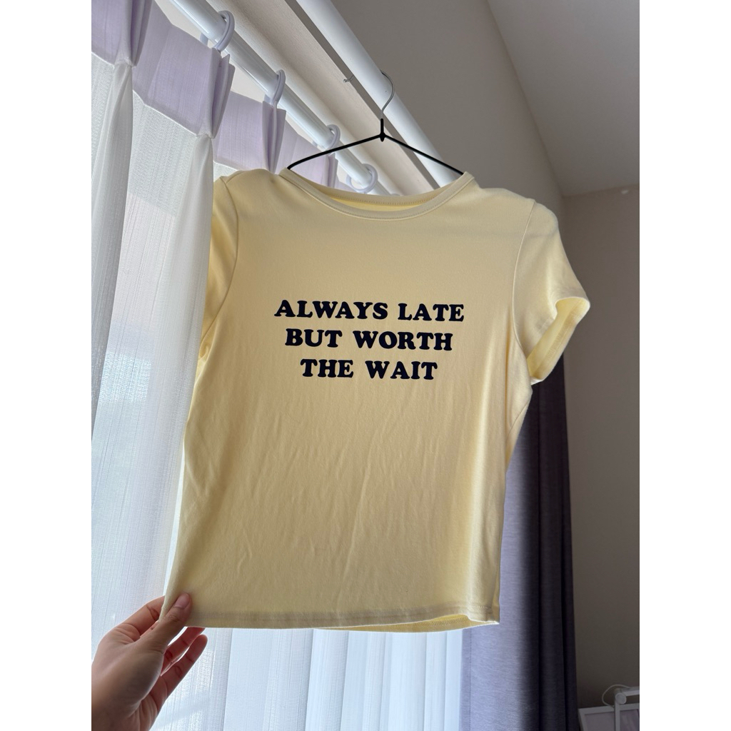 ส่งต่อเสื้อยืดคอกลมมือสองจากร้าน SweeticMe