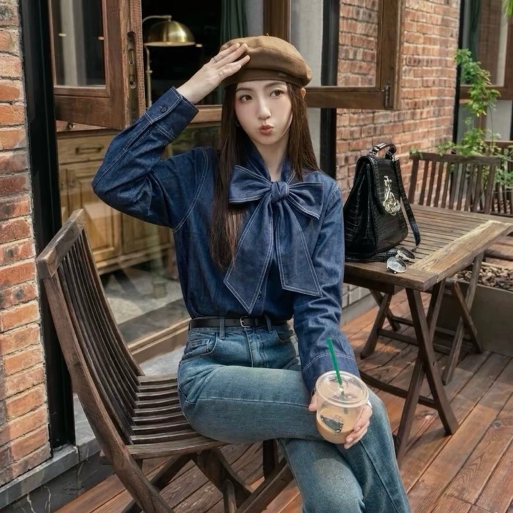 พร้อมส่ง‼️ (GMG57) เสื้อเชิ้ตเดนิมแขนยาว คอวีงานโบว์ Oversize ผ้า Denim Jean ตัดกับด้ายคู่สีขาว ทรงสวยใส่สบาย
