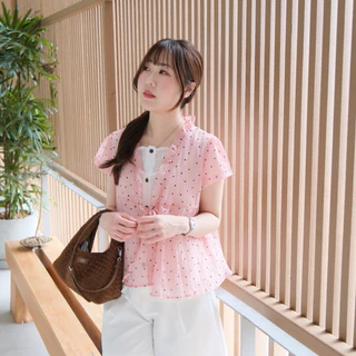 Rumi layer top ❣️Chakiya.store เสื้อสุดคิ้ววท์ เล่น layer มาพร้อมผ้าลาย polkadot🩵💖