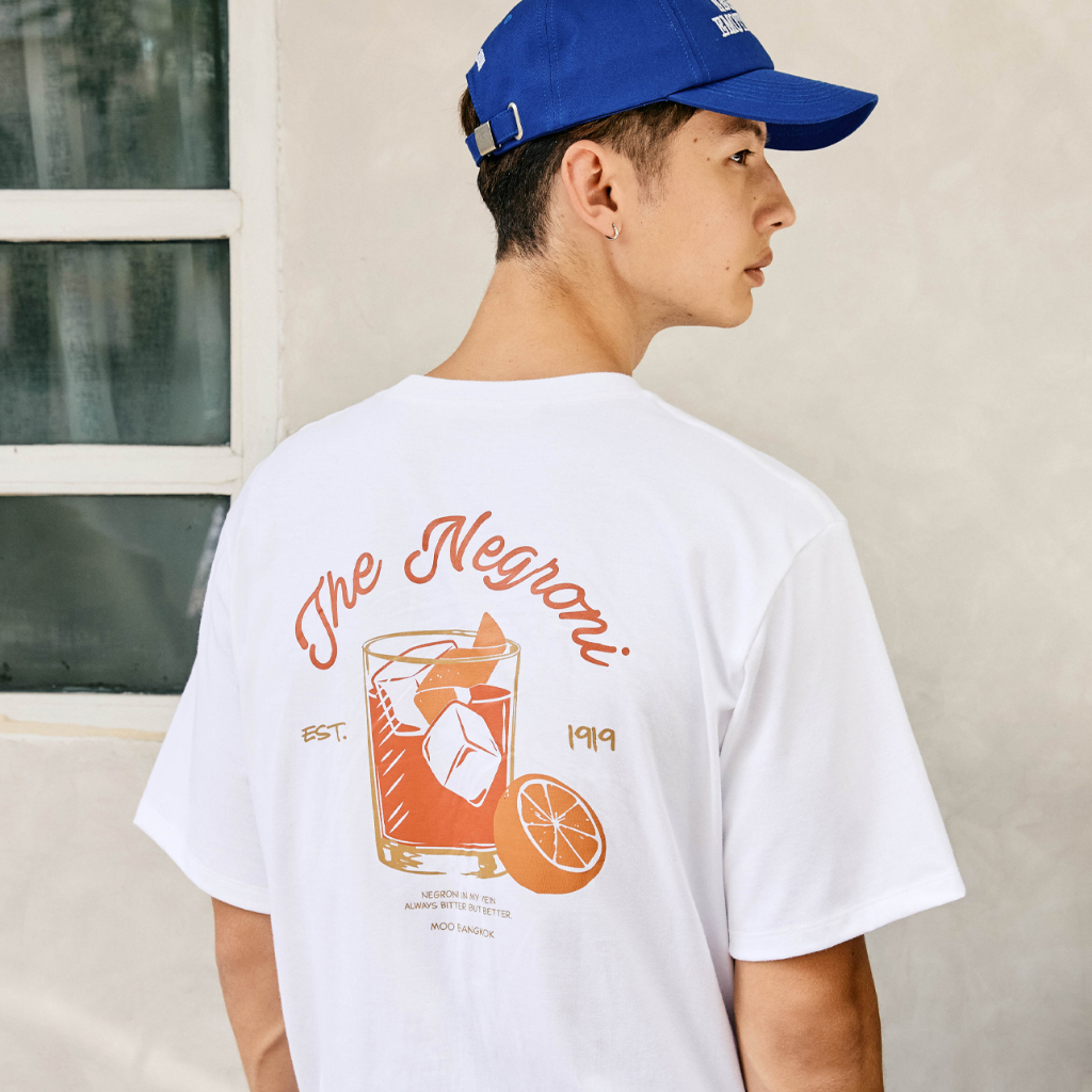 [MOO ss26] The Negroni Graphic T-Shirt เสื้อยืดแขนสั้น ผ้าคอตตอน คอกลม สกรีนลวดลาย “The Negroni” ด้า