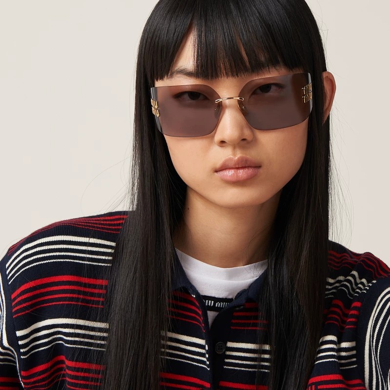 แว่นกันแดด Miu Miu Runway รุ่น miu54y สำหรับผู้หญิง