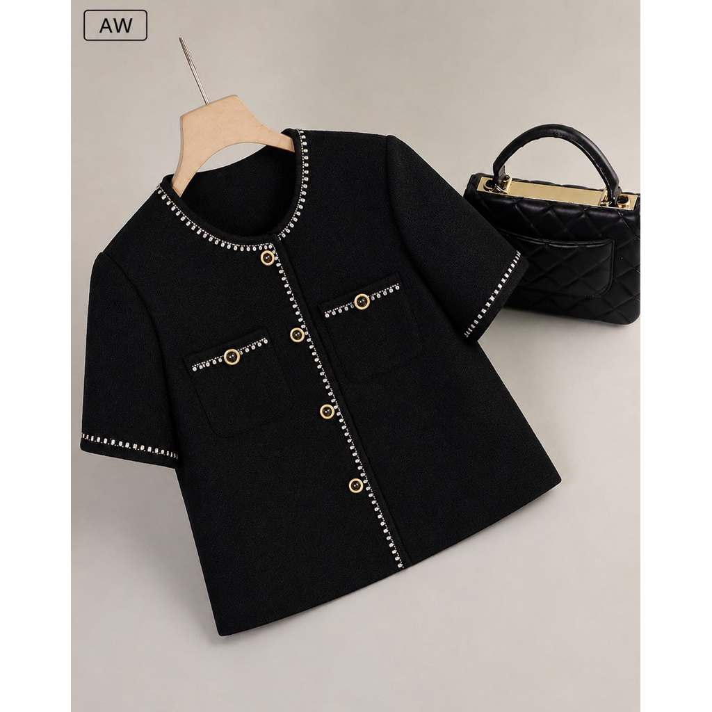 AW เสื้อสีดำแขนสั้น detail แต่งขอบ เพิ่มความสวยงามใส่แล้วดูดี