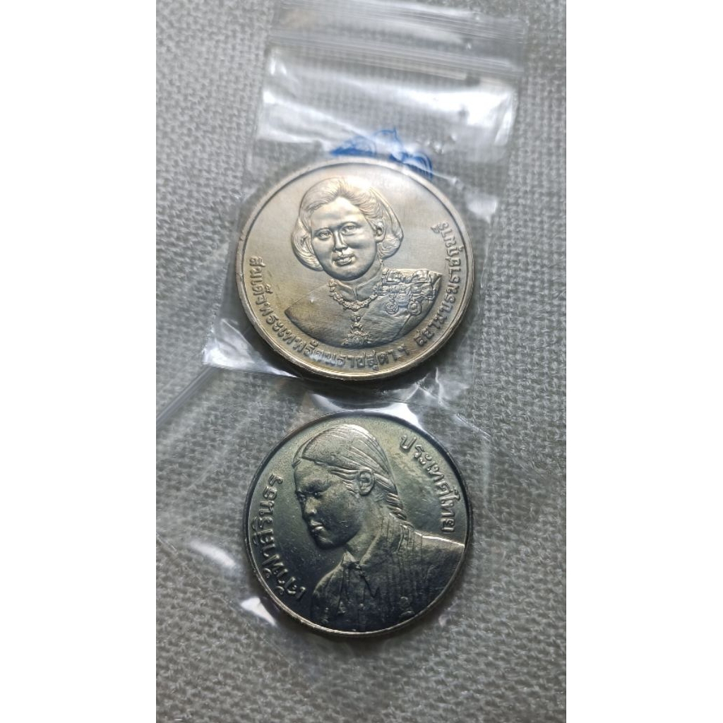 T82# เหรียญที่ระลึก สมเด็จพระเทพรัตนราชสุดาฯ  2 เหรียญ
