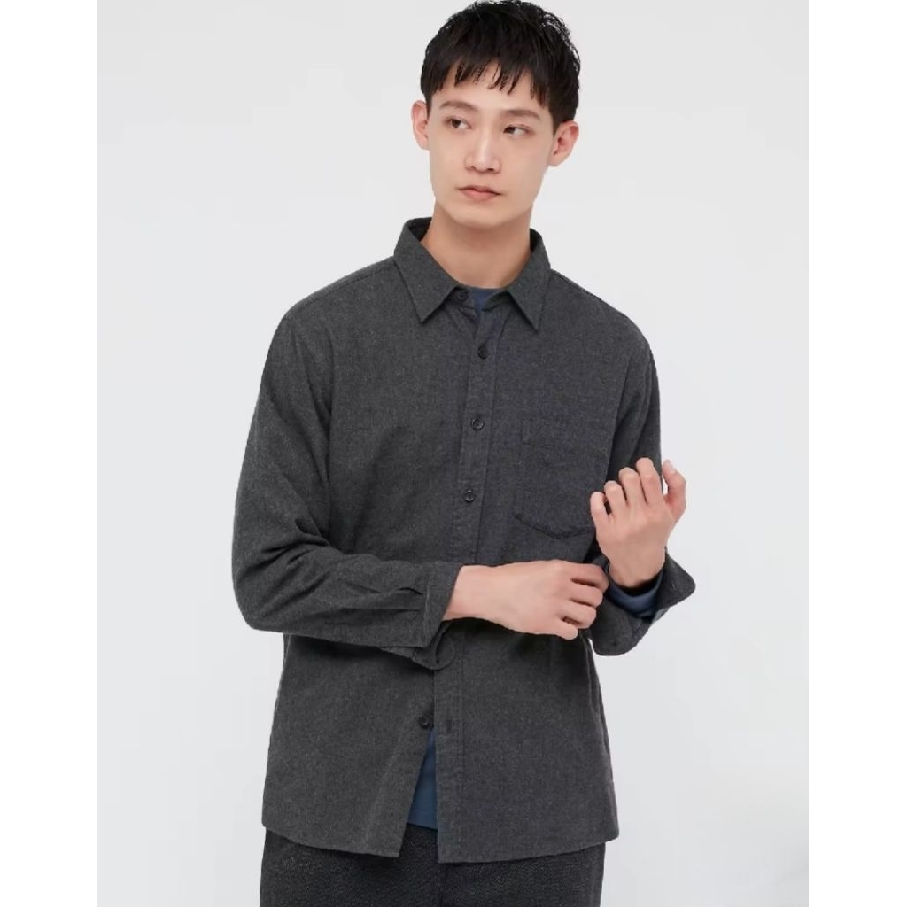 เสื้อเชิ้ตแขนยาวสีเทาดำแบรนด์ Uniqlo‼️
