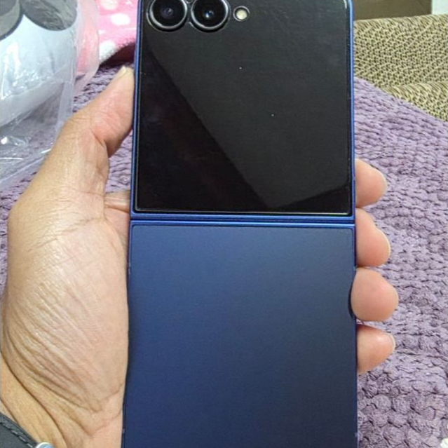 Samsung Galaxy Z Flip 7 256GB มือ 1  สี : Blue Shadow 14900 บาท สภาพสวยไร้รอย เครื่องไทย 🤍⭐️ตัวอย่าง