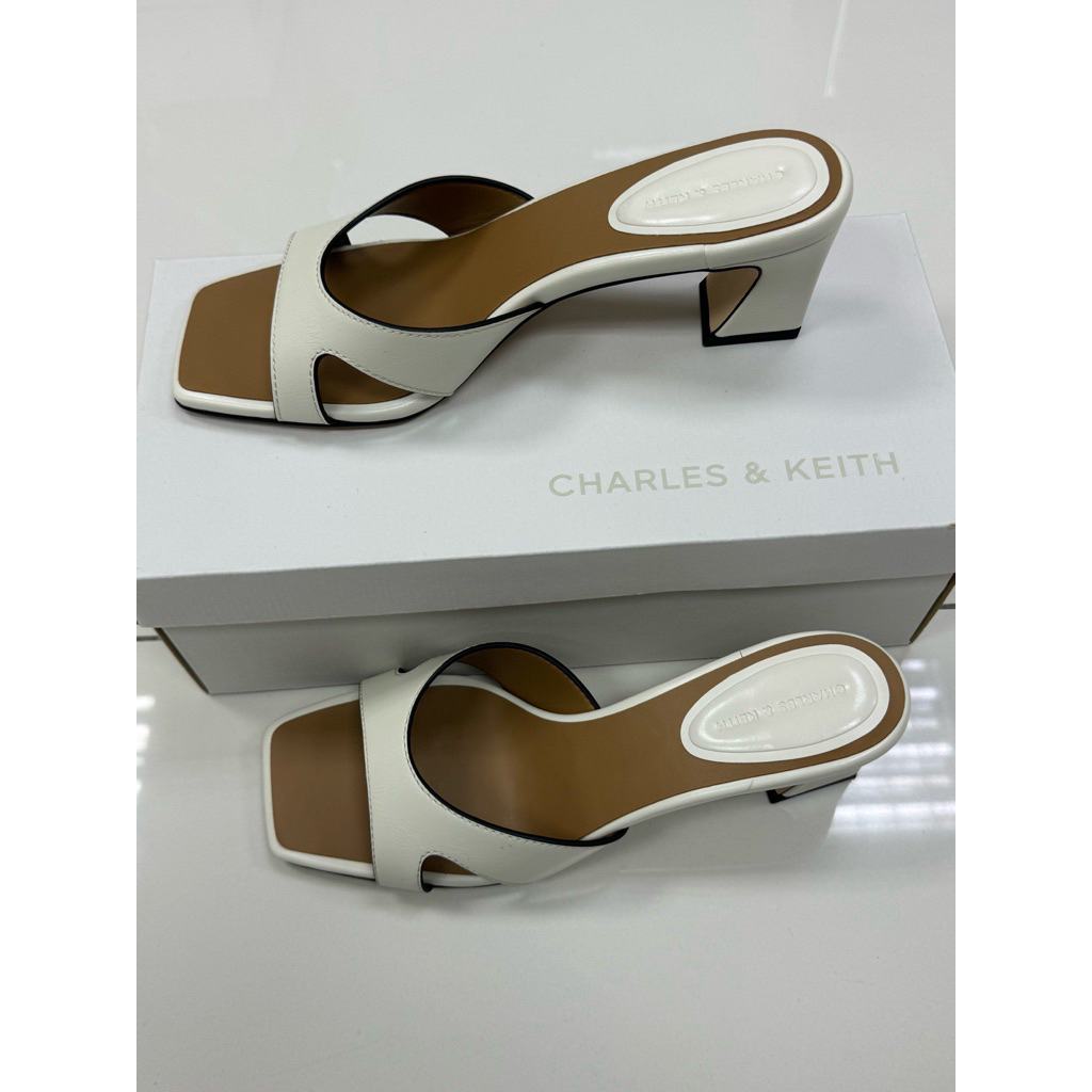 รองเท้า CHARLES & KEITH