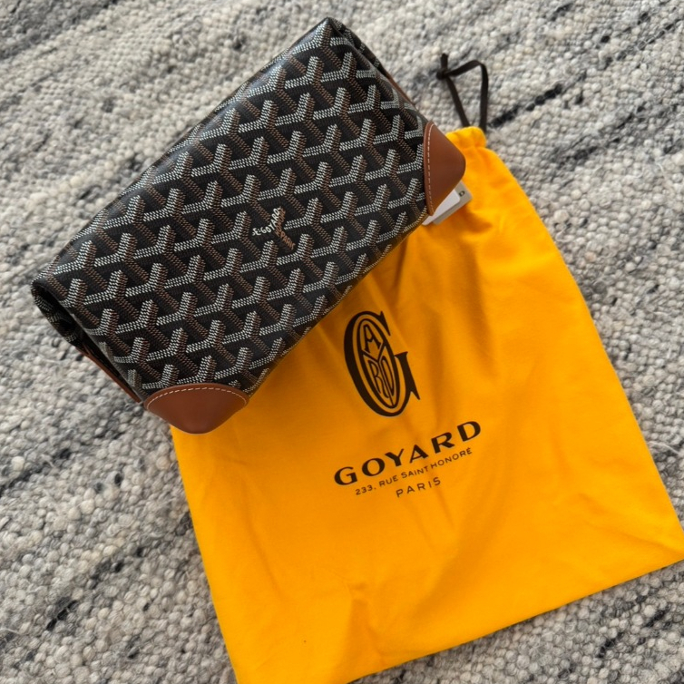 GY Bowling 25 Toiletry Bag Brown ของแท้ (พร้อมส่งที่ไทย)