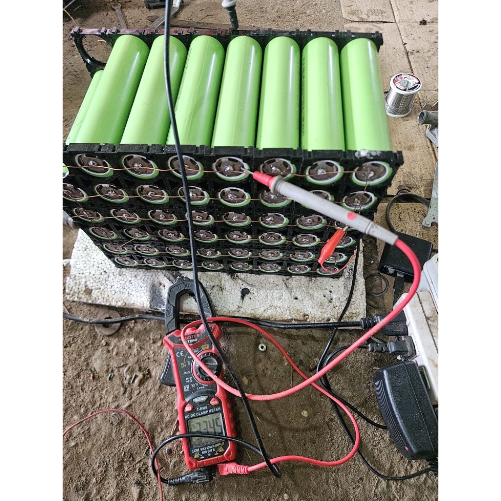แบตลิเธียม 32140 3.2v 15a แบตใหม่ เซ็ตละสี่ก้อน พร้อมรางถ่าน