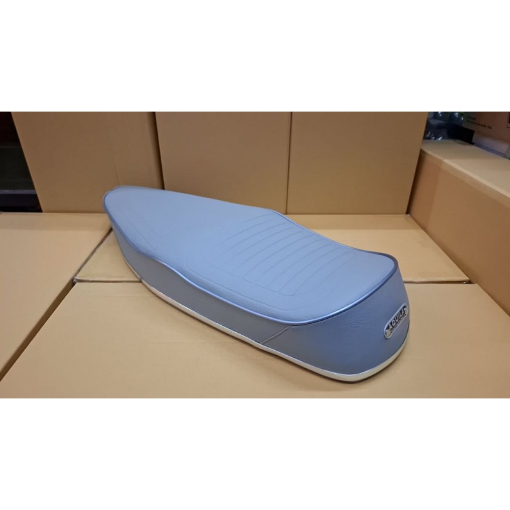 เบาะ vespa classic ทรง sip มีคิ้ว สำหรับ vespa sprint , super , vbb , gl (สีเทา)