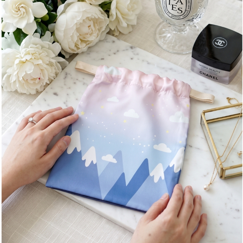 a litte Pearl ถุงผ้าซาติน พร้อมส่ง ( 3 ใบขึ้นไปมีเรทราคาส่ง ) - ธีม ลาย Colourful