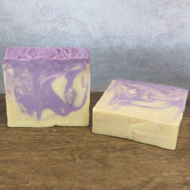 สบู่แฮนด์เมดลาเวนเดอร์ Lavender Soapสบู่ สบู่น้ำมันธรรมชาติ จากร้านYoozoap