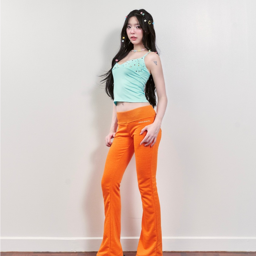 AVAALENE بنطلون لامع بخصر منخفض — صورة 6