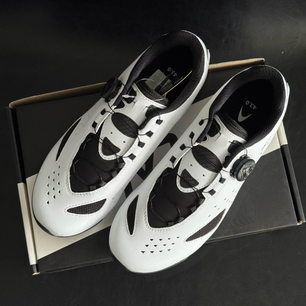 รองเท้าเสือหมอบ Lake CX177