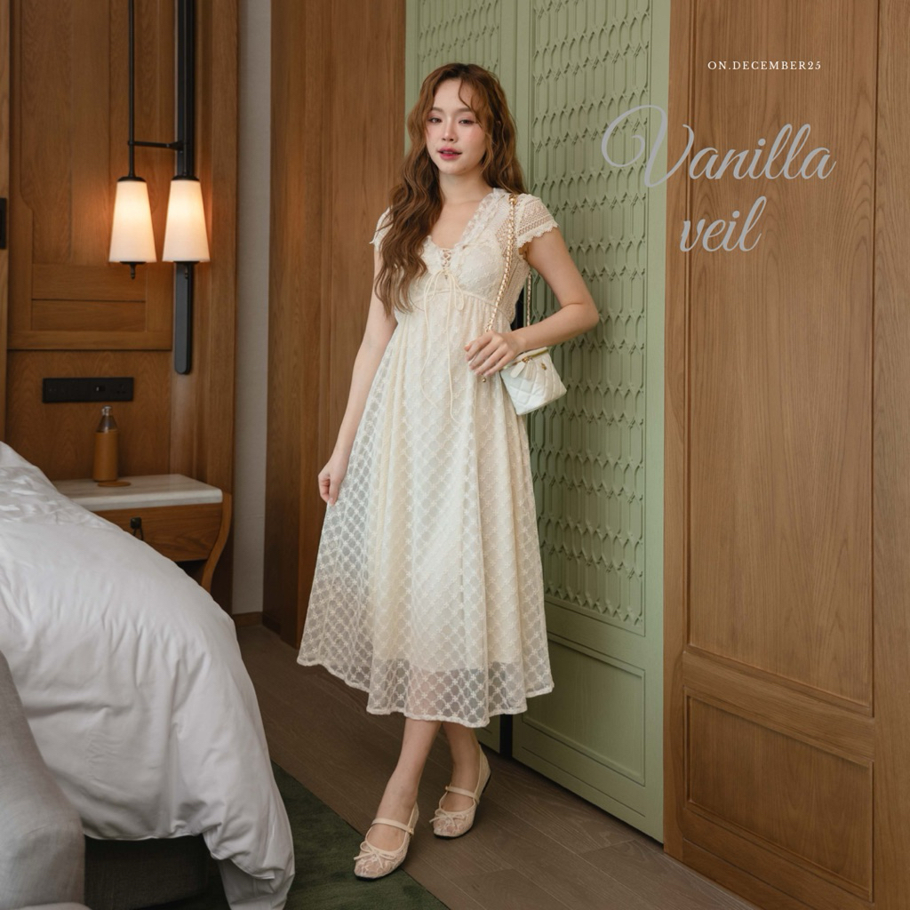 on.december25 เดรส vanilla veil เดรสลูกไม้โทนครีม