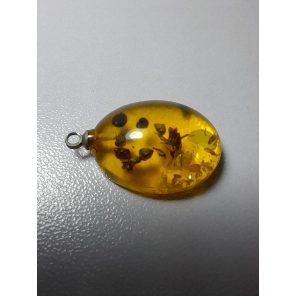 จี้อำพัน ห้อยคอ ขนาดยาว2cm.,กว้าง1.4cm.,สูง1cm.