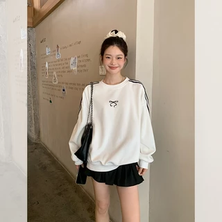 Hotgirl พร้อมส่ง เสื้อสเวตเตอร์ผู้หญิง เสื้อกันหนาวแขนยาว คอกลมแบบ พิมพ์โบว์ สไตล์สปอร์ต