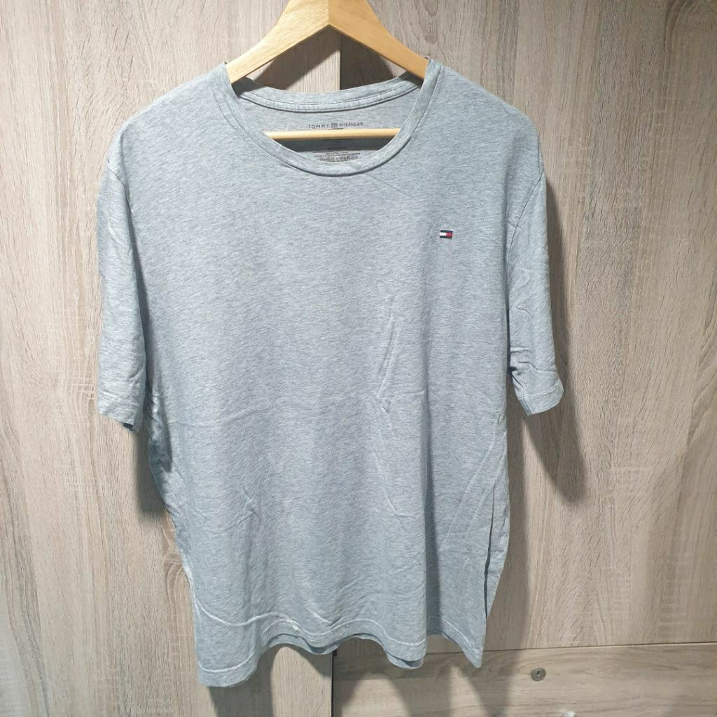 เสื้อยืด TOMMY HILFIGER สีเทา ของแท้มือสอง