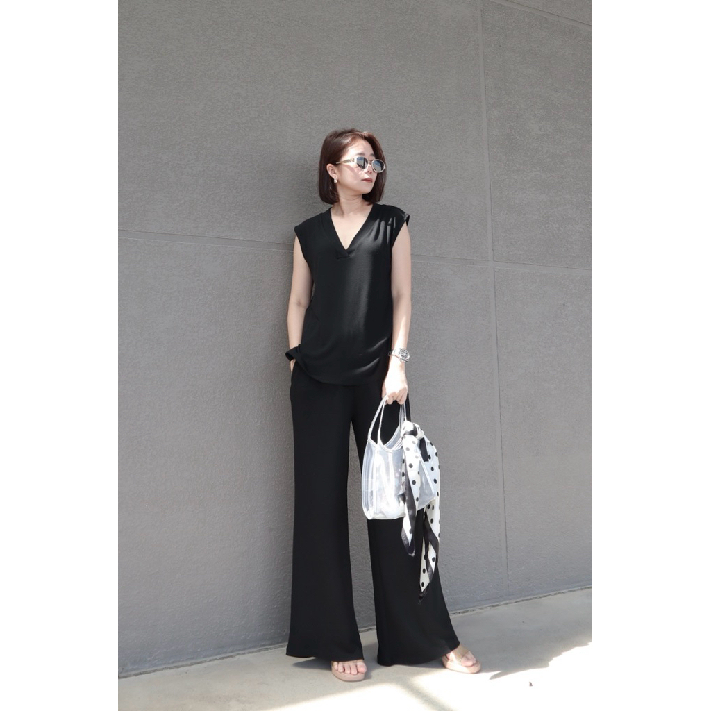 ✨New Sleeveless v-neck set(A025)✨ชุดเซทลายดอก ชุดเซทผ้ายืด เสื้อแขนล้ำคอวีทับ กางเกงขายาว