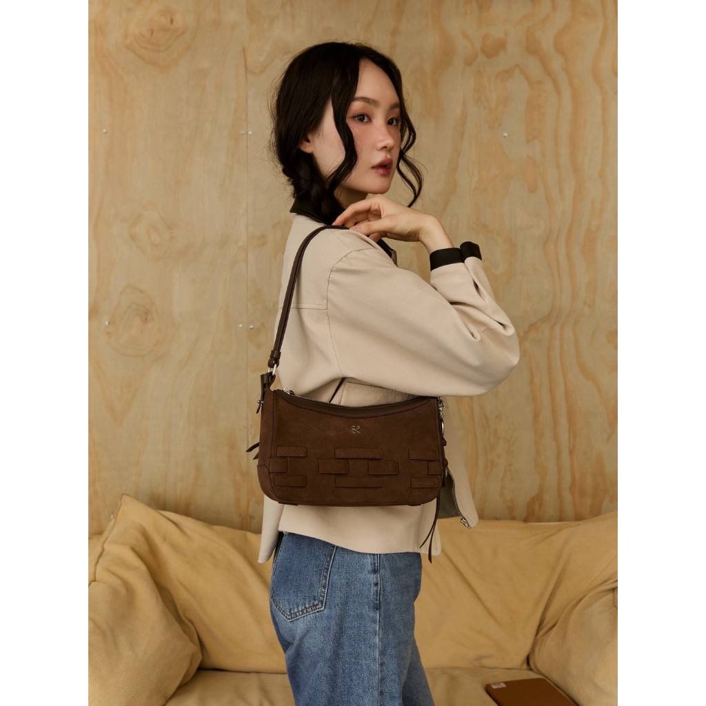 CHNiiNiN - Urban Twist  (shoulder and cross body bag) กระเป๋าสะพายหนังวัวแท้ *สายปรับความยาวเป็นแบบครอสบอดี้ได้ - รูปที่ 4