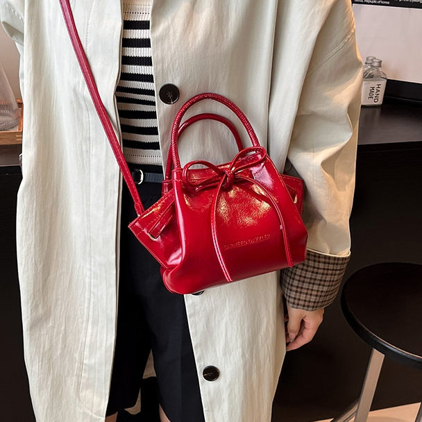 SARNEED Lis Bag กระเป๋าถือ (ลิซ) กระเป๋าสะพายข้าง หนัง PU  มีโบว์ น่ารัก ดีไซน์เก๋ น้ำหนักเบา หรูหรา มีให้เลือก 6 สี - รูปที่ 5