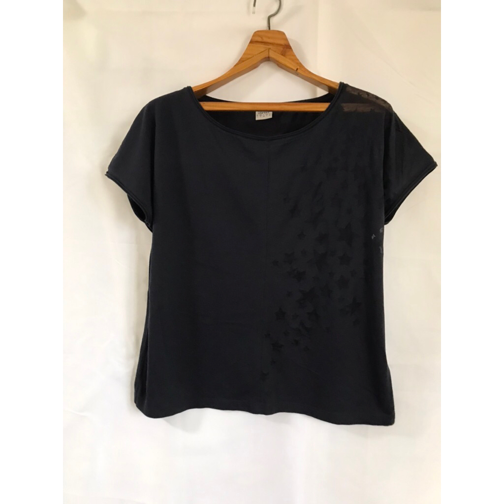 เสื้อแขนสั้น-เสื้อยืดแขนสั้นผู้หญิง ยี่ห้อ Esprit ไซส์ L อก 44 นิ้ว