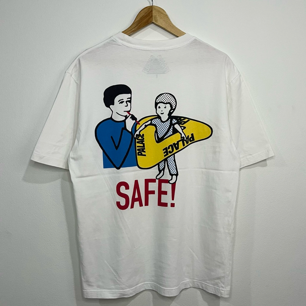 เสื้อยืด PALACE Skateboards.