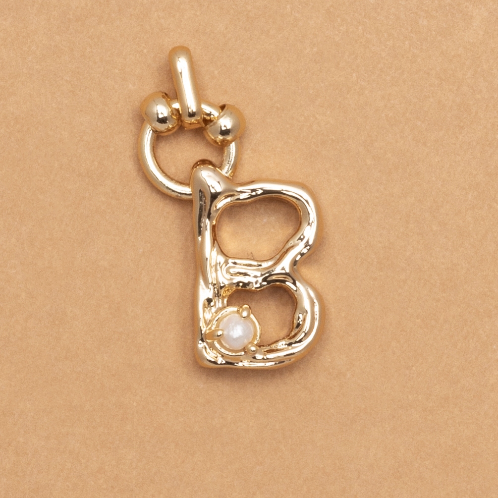 CHARM ALPHABET AND PEARL "B"(SMALL SIZE) -จี้ตัวอัษรB