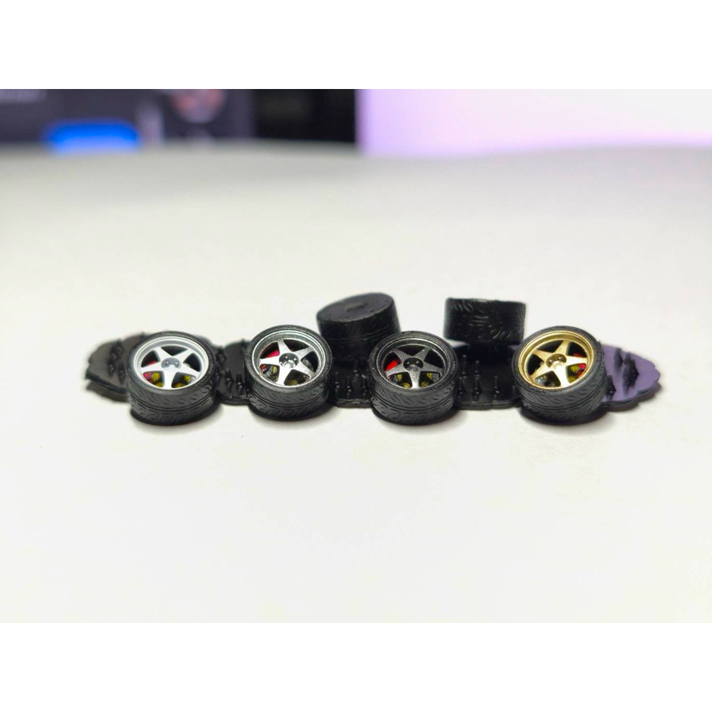 ล้อเรซิ่น  ขนาด 10.2 mm. สเกล 1:64 ล้อแปะ ไม่มีแกน หมุนไม่ได้