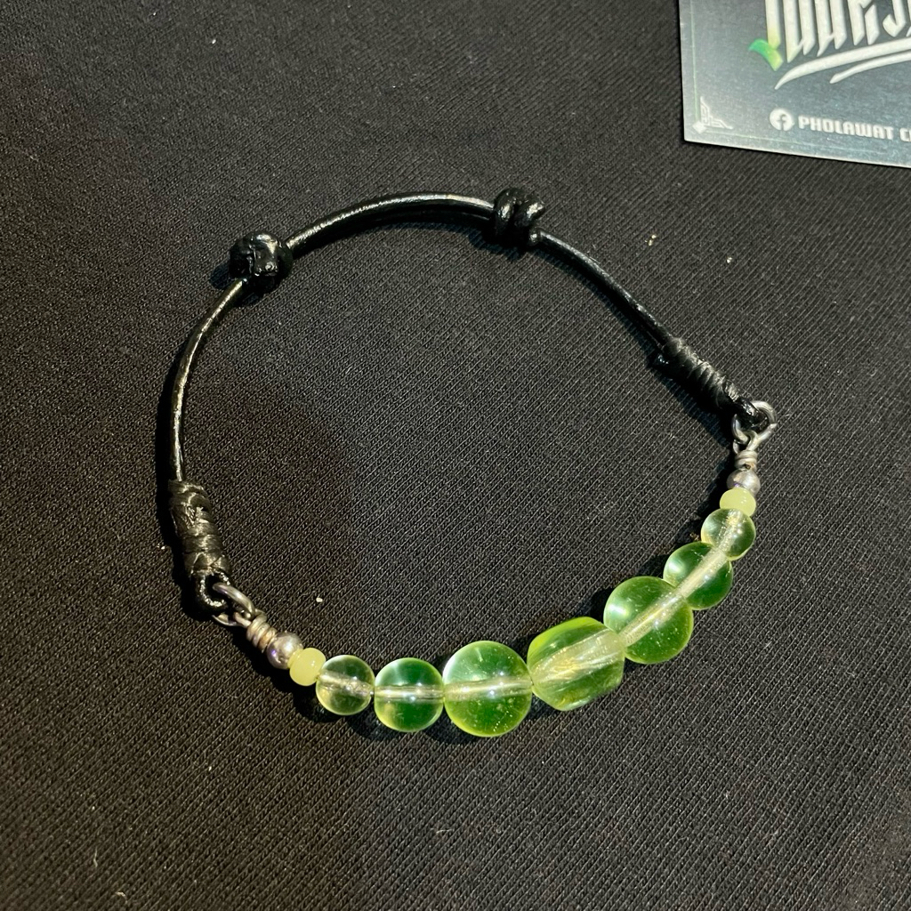 “ORBITA“ สร้อยข้อมือแก้วยูเรเนียม สไตล์โบฮีเมียน สายหนัง - Uranium glass bracelet bohemian style