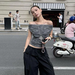 **พร้อมส่ง**BY0268 เสื้อปาดไหล่สไตล์วินเทจแต่งหมุด benly co